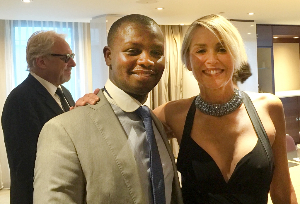 Sharon Stone congratulates Freddy Mutanguha on receipt of the inaugural Peace, Justice and Security Award in the Hague, 5th September 2016