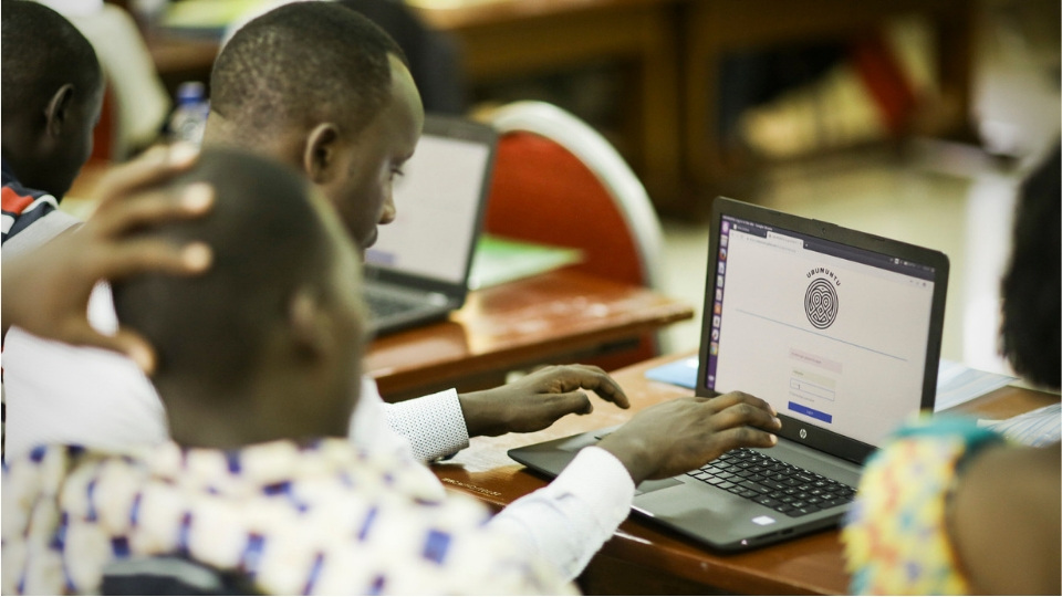 Rwandan teachers explore a pilot version of the Ubumuntu Digital Platform - www.ubumuntu.rw